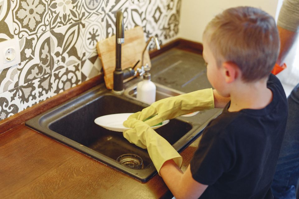 Jak zachęcić dziecko do sprzątania?